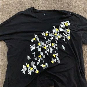 A black 3/4 sleeve t-shirt t